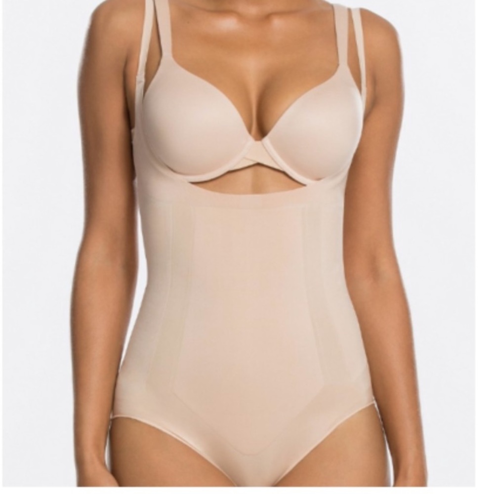 Assets by Spanx bodysuit
